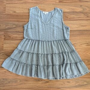 Solitaire Light Gray Tiered Flowy Top